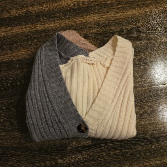 Francesco Ribbed Button Front Colorblock Cardigan - Picture 4 of 4
